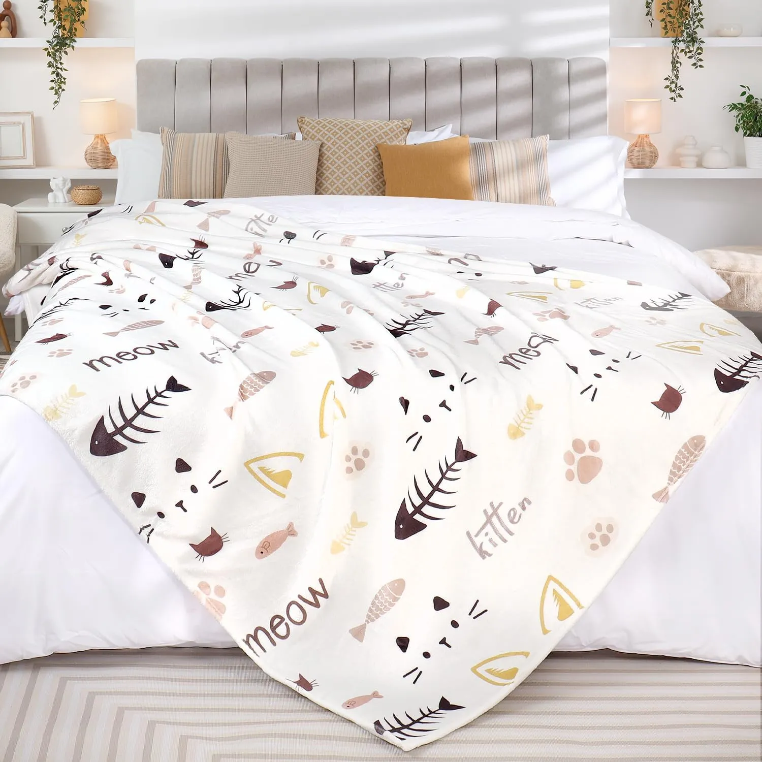 Cat Blanket Cute Pet Kitten Print Blankets Cats Lovers Throw Blanket Cat with Fish Plush Throws Blanket Ultra Soft Flannel Fleece Throw Blanket for Couch Sofa Bed 50 X 60 inch