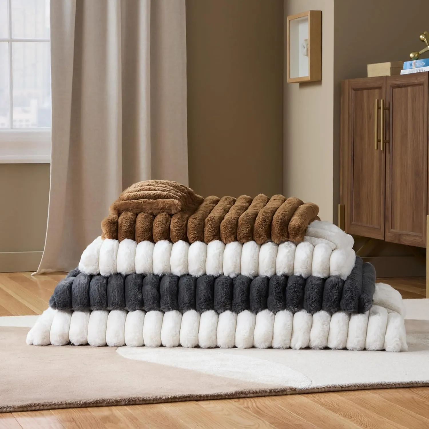 TOWN & COUNTRY LUXE CuddleTown Ribbed Bubble Stripe Pillow Crate Mat Pet Bed, Machine Washable Cover, Soft & Calming, Non-Slip Bottom, Cream, Extra Small 23"x17"x3"